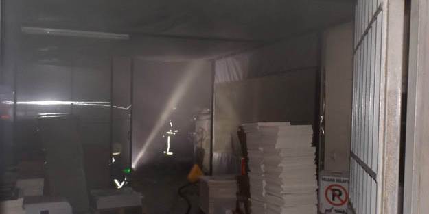 İş yerinin çatısında çıkan yangın korkuttu