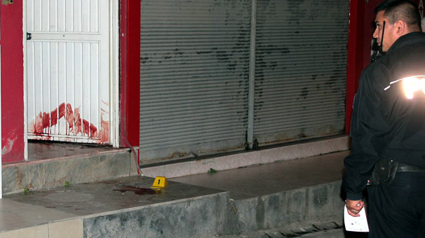 İşadamı, evinin önünde uzun namlulu silahla öldürüldü