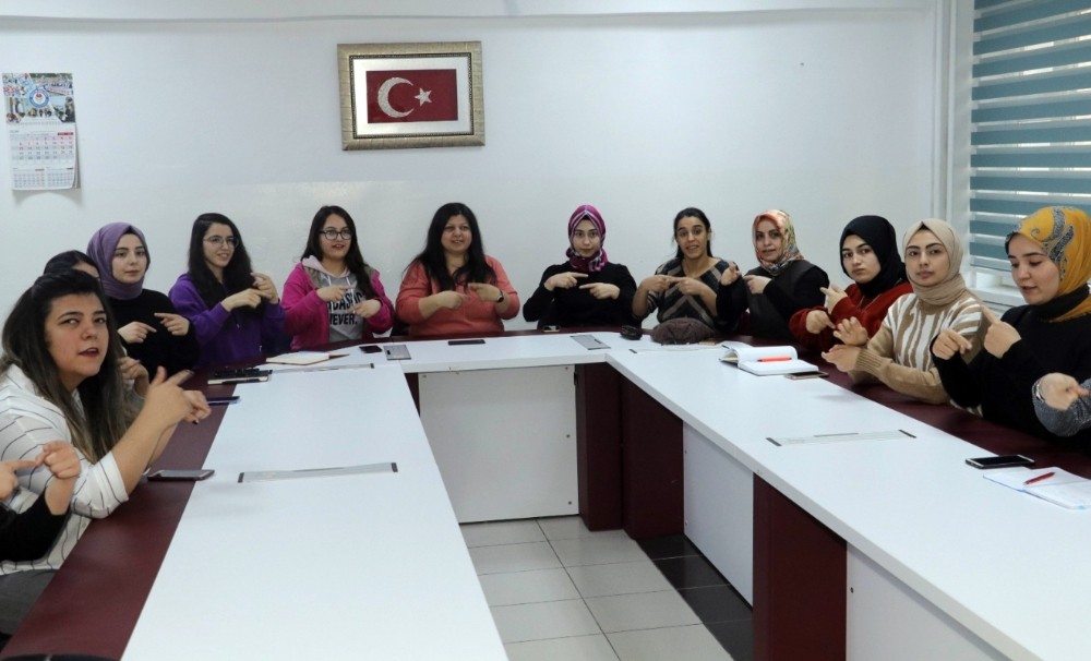 İşaret dili öğreniyorlar 