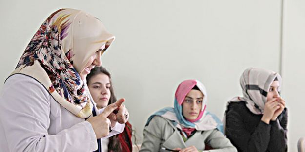 İşaret diliyle huzuru buluyorlar