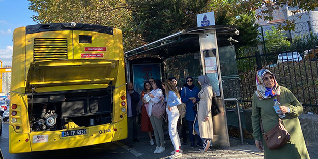 Hem arıza yaptı hem durak ortasına park etti!