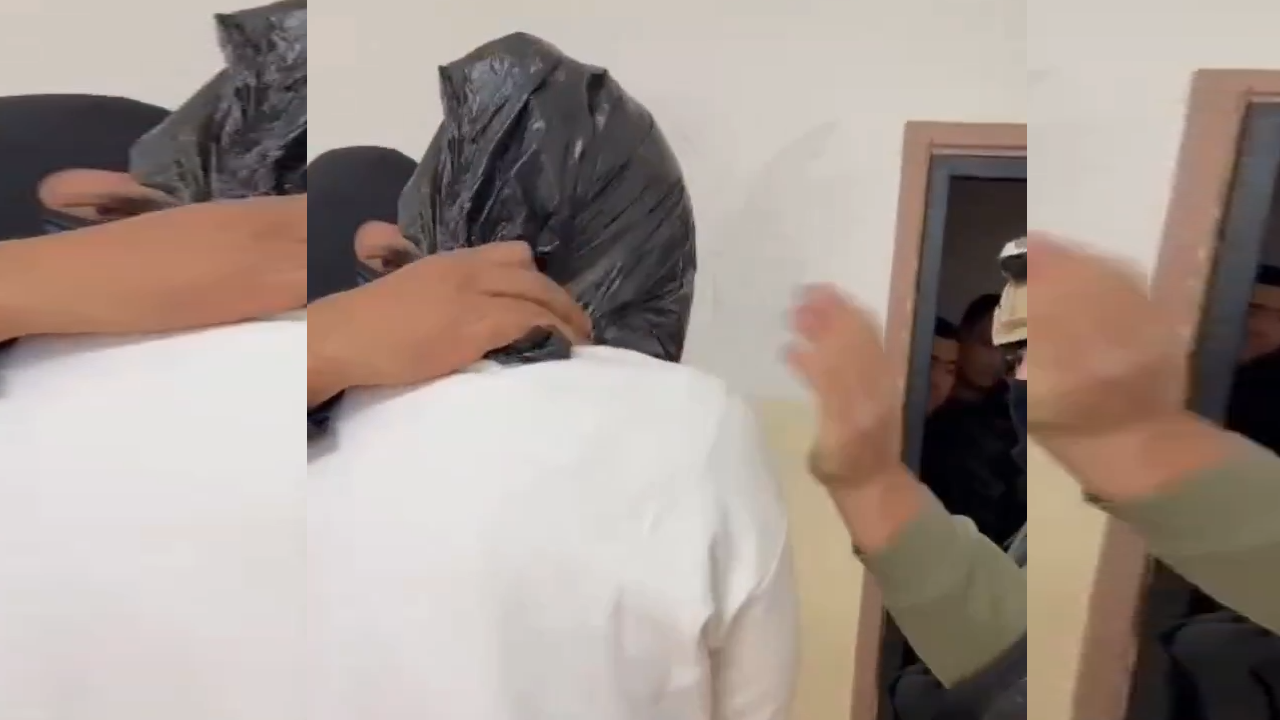 İşbirlikçi Mahmud Abbas'ın güvenlik güçleri Filistinli gencin kafasına poşet geçirip darp etti!