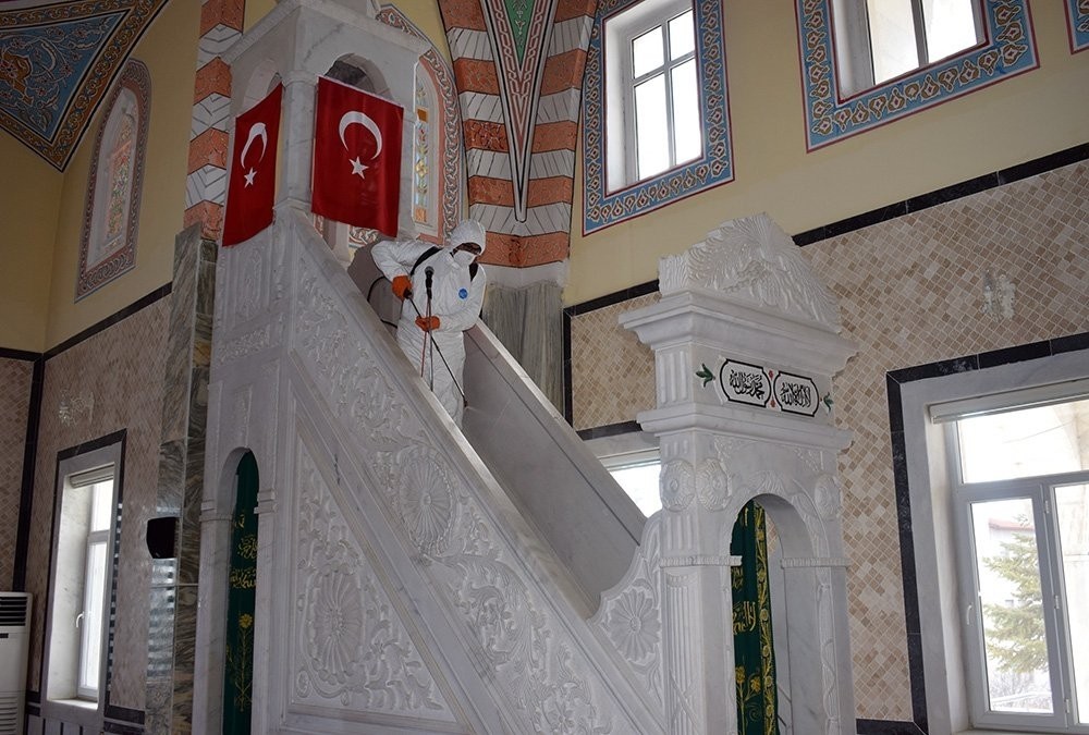 İscehisar’da camiler dezenfekte edildi 