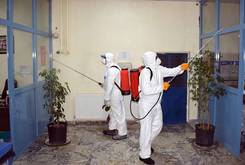 İscehisar’da dezenfeksiyon işlemleri aralıksız sürüyor 