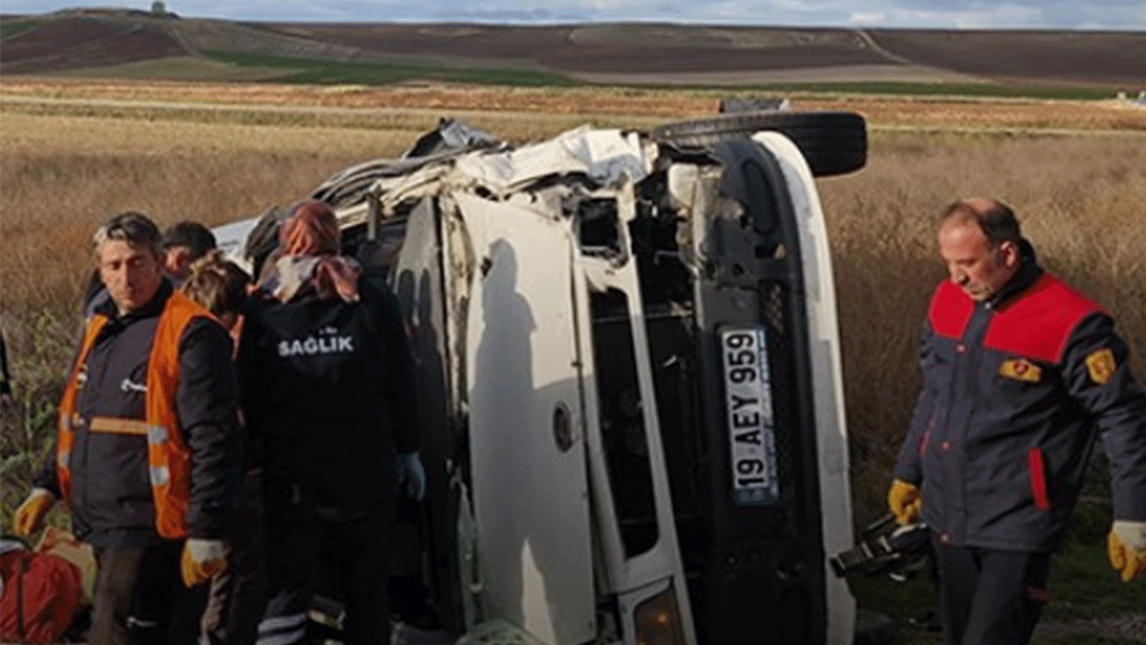 İşçi minibüsü tır ile çarpıştı: Ölü ve yaralılar var!