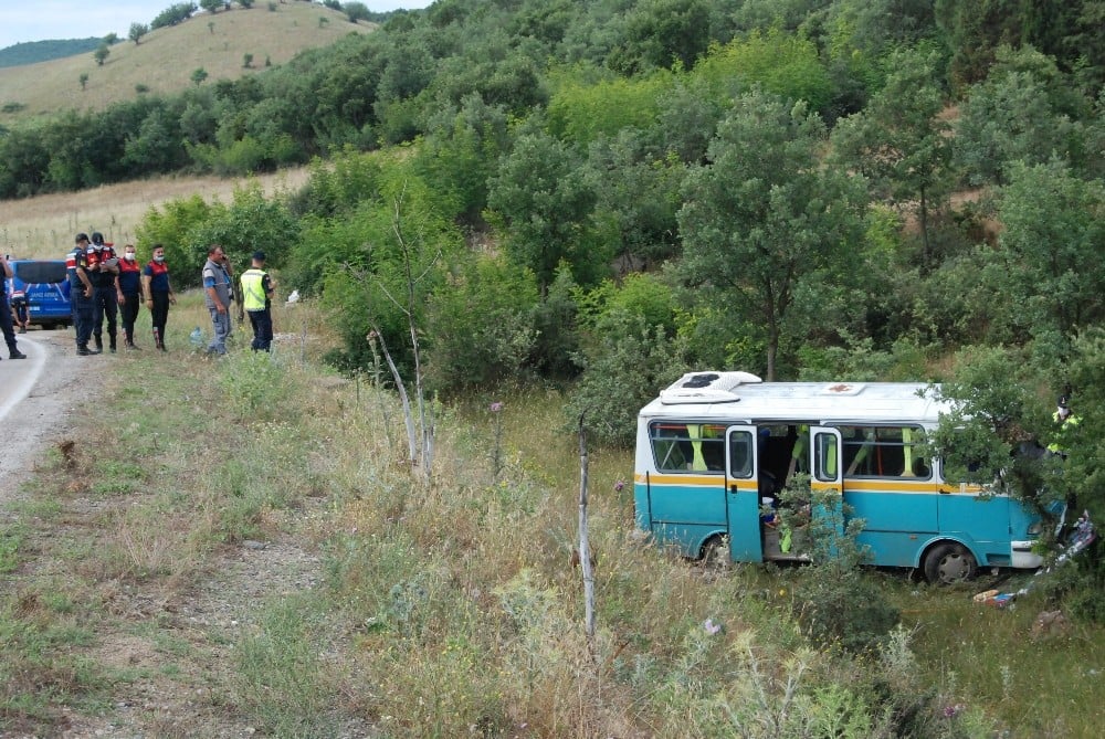 İşçi minibüsü yoldan çıktı: 13 yaralı 