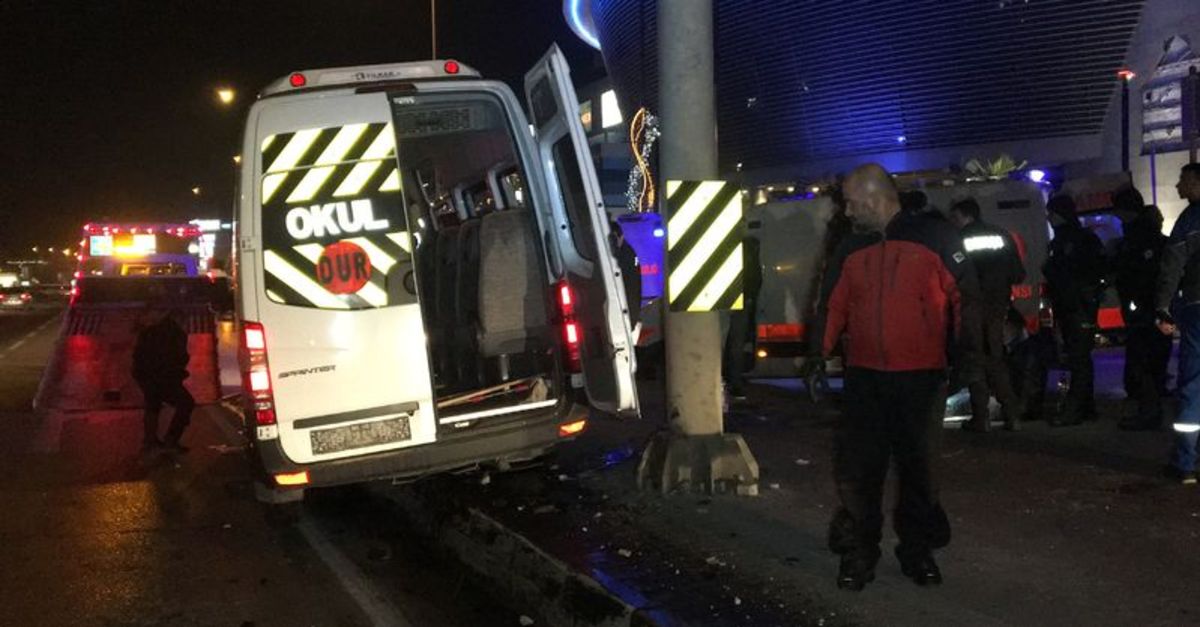 İşçi servis minibüsü kaza yaptı: 14 yaralı