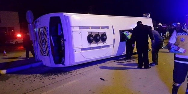 İşçi servisi devrildi: 12 yaralı