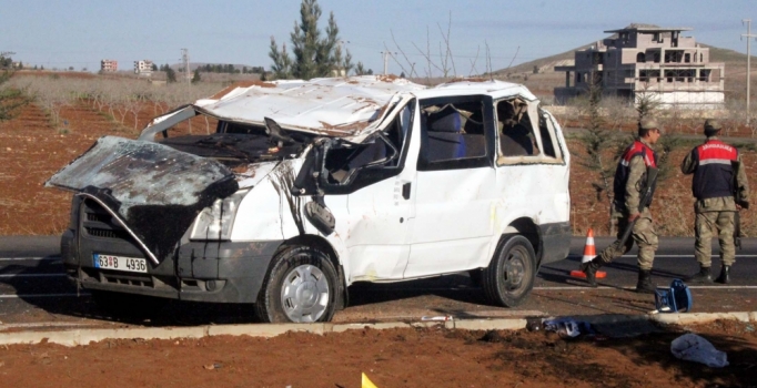 İşçi servisi devrildi: 14 yaralı