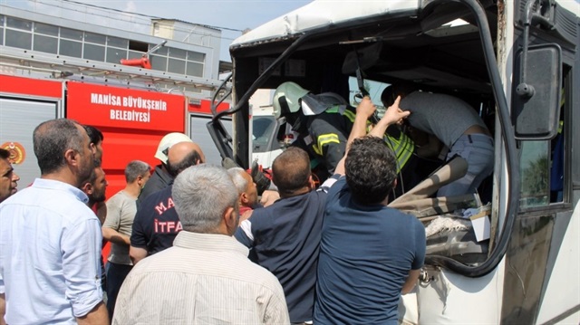 İşçi servisi kaza yaptı: 10 yaralı