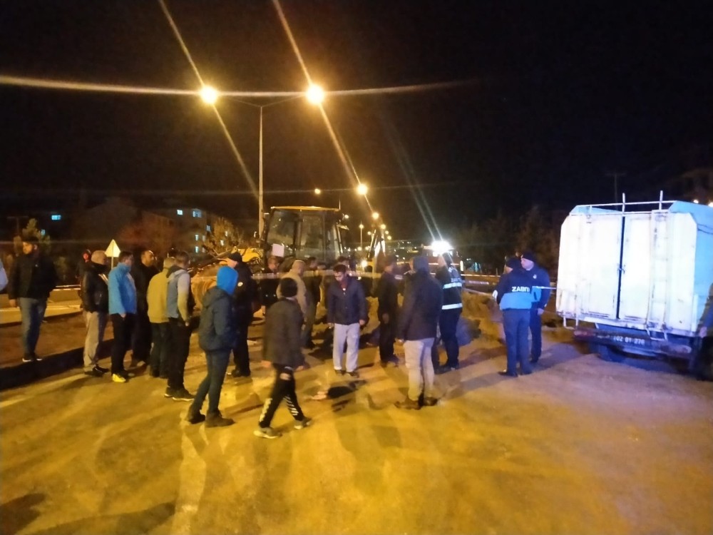 İşçiler göçük altında kaldı 