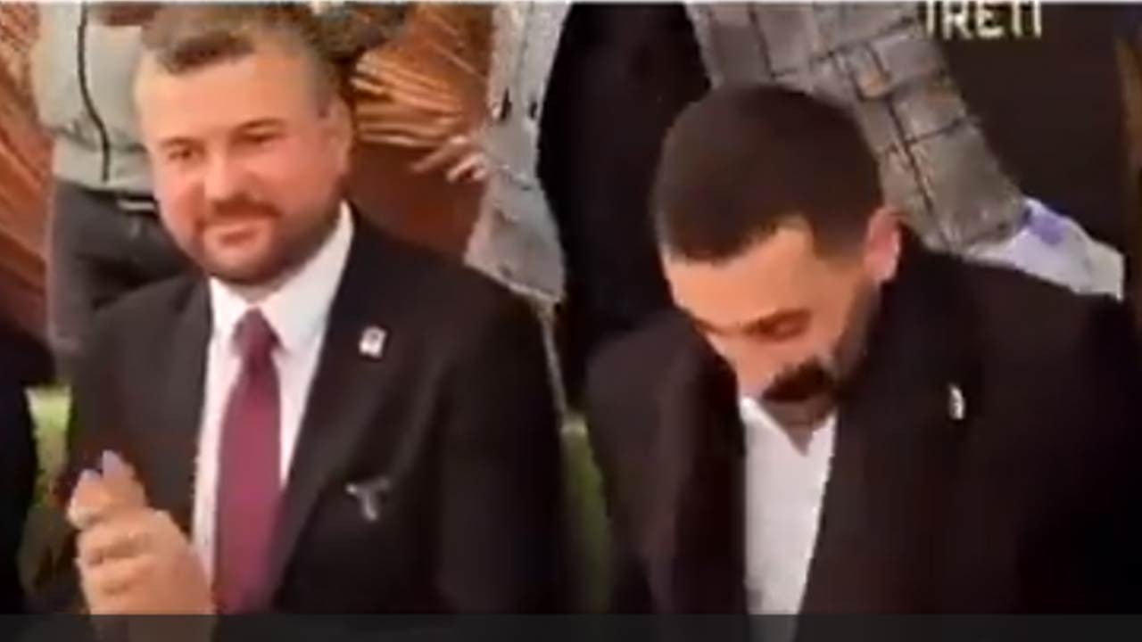 İşçiler grevdeyken Tayland’a gitmişti… CHP’li Başkan’ın gerillalığa özendiren marşa eşlik ettiği görüntüler ortaya çıktı