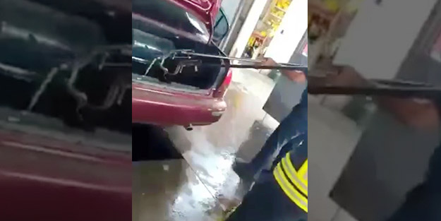 İşçiler neye uğradığına şaşırdı! Yıkamaya getirilen otomobilin bagajından çıktı