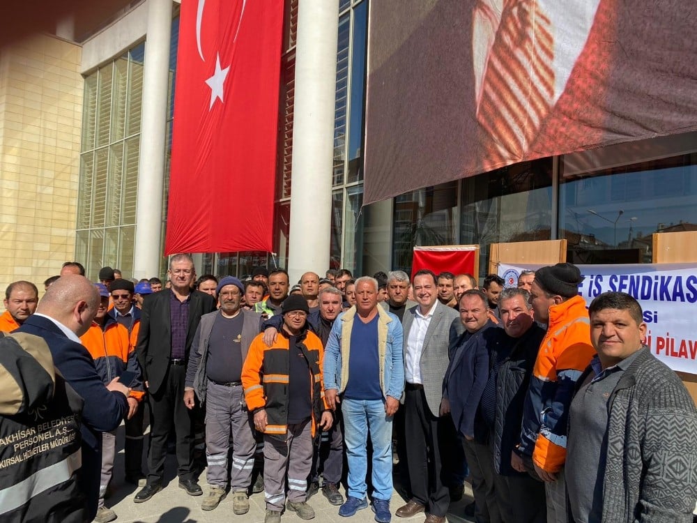 İşçilerden Başkan Dutlulu’ya pilav hayrıyla teşekkür 