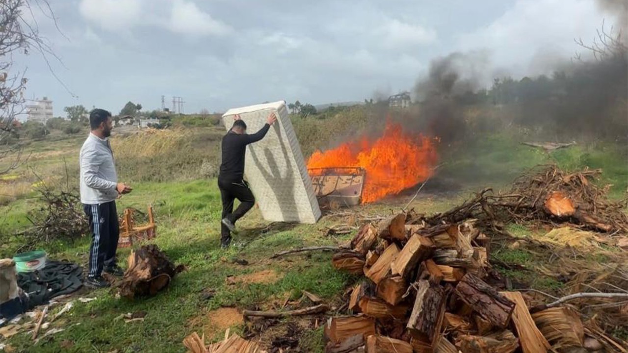 İşçileri için ev kiraladı, şoku yaşadı Hemen eşyaları ateşe verdi