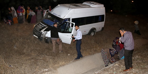İşçileri taşıyan minibüs yoldan çıktı