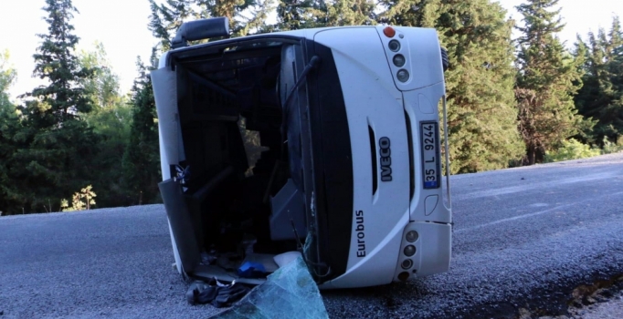 İşçileri taşıyan servis midibüsü devrildi: 19 kişi yaralandı