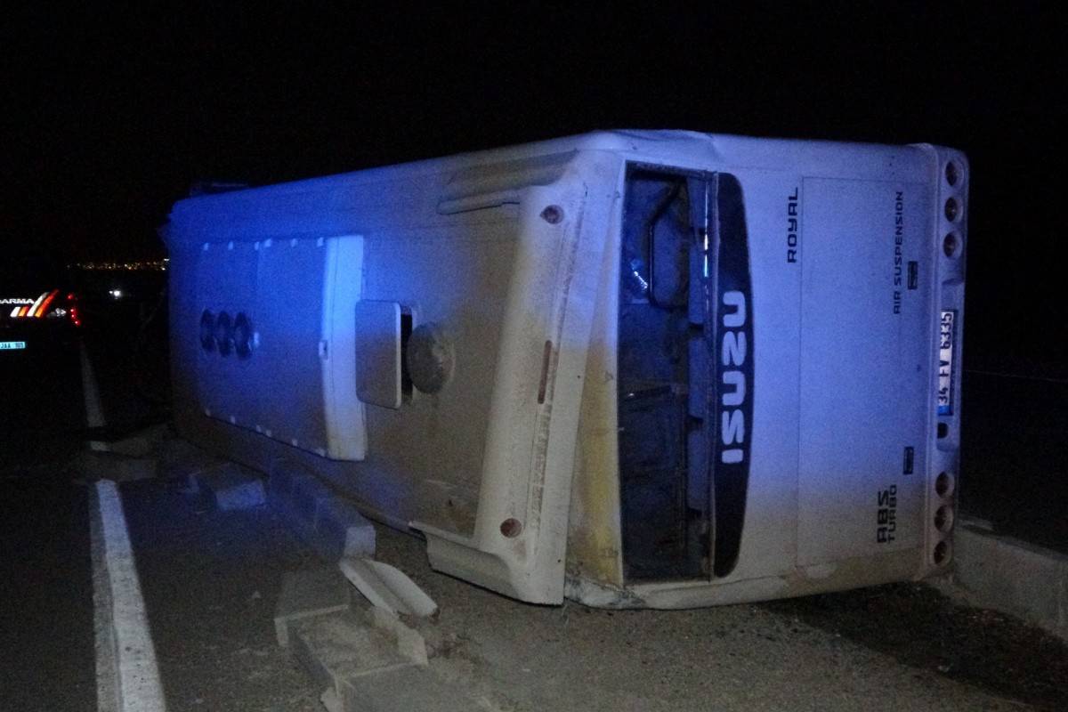 İşçileri taşıyan servis otobüsü devrildi: 10 yaralı