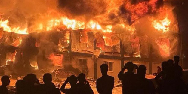 İşçilerin kaldığı 3 katlı prefabrik yatakhanede yangın