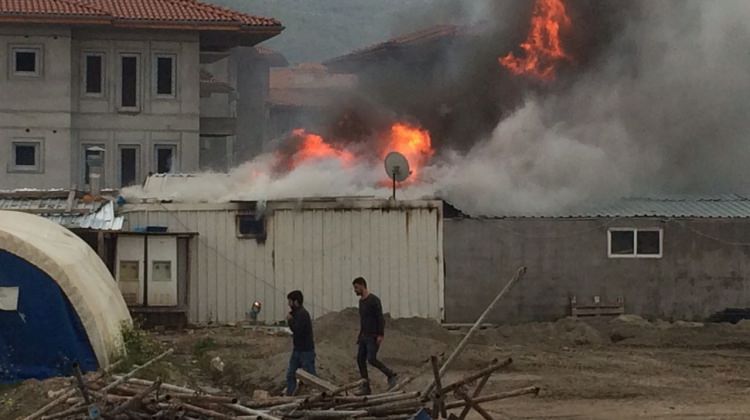 İşçilerin kaldığı konteynerde yangın çıktı