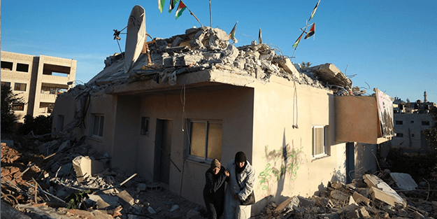 İşgal rejimi Ramallah'ta yüzlerce Filistinlinin yuvasını yıktı!