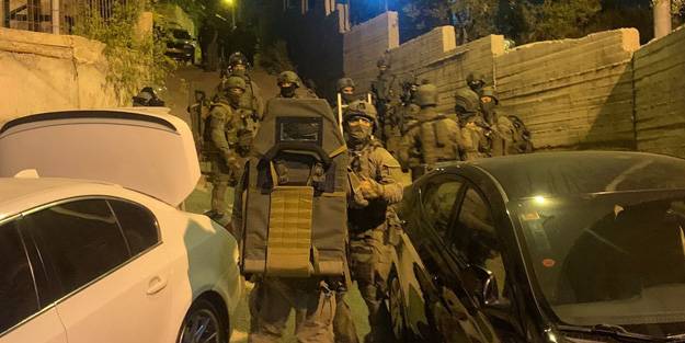 İşgalci İsrail askerleri, Kudüs'te 5 Filistinliyi gözaltına aldı