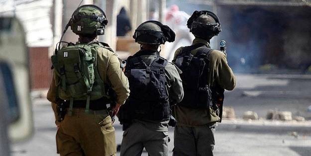 İşgalci İsrail, Filistinlilere ait yapıları yıktı: Gözaltılar var