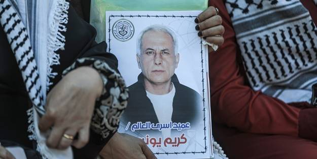 İşgalci İsrail hapishanelerinde açlık grevi yapan Filistinlilere destek!