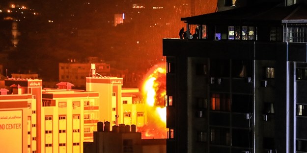 İşgalci İsrail jetleri Gazze'yi bombalıyor!