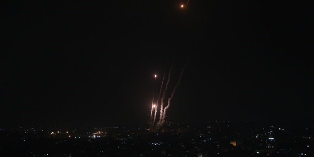 İşgalci İsrail'de sirenler çaldı! Gazze'den roket atıldı