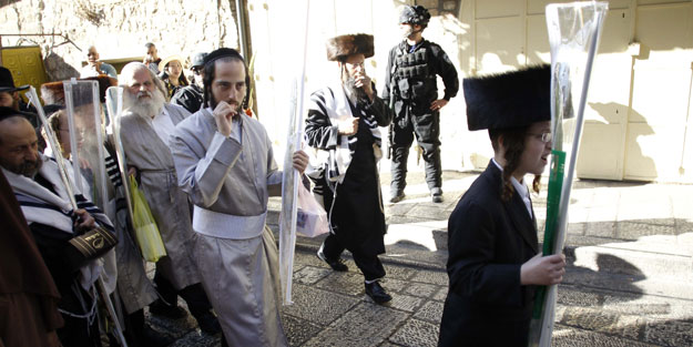 200 Yahudi, Mescid-i Aksa avlusuna girdi