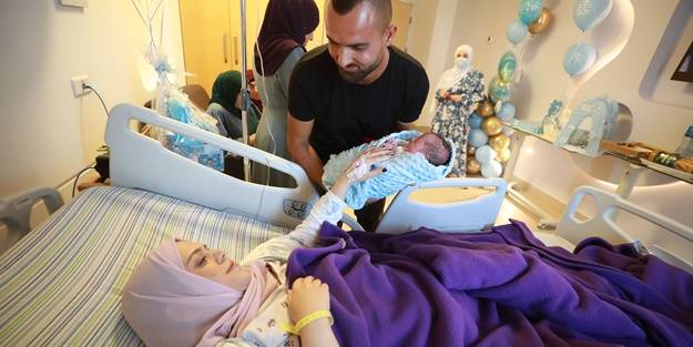 İşgalci İsrail'in doğuma günler kala şartlı tahliye ettiği hamile Filistinli doğum yaptı