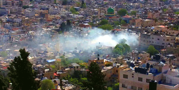 İşgalci Yahudiler Filistinli tutuklu İslam el-Feruh'un evini yıktı