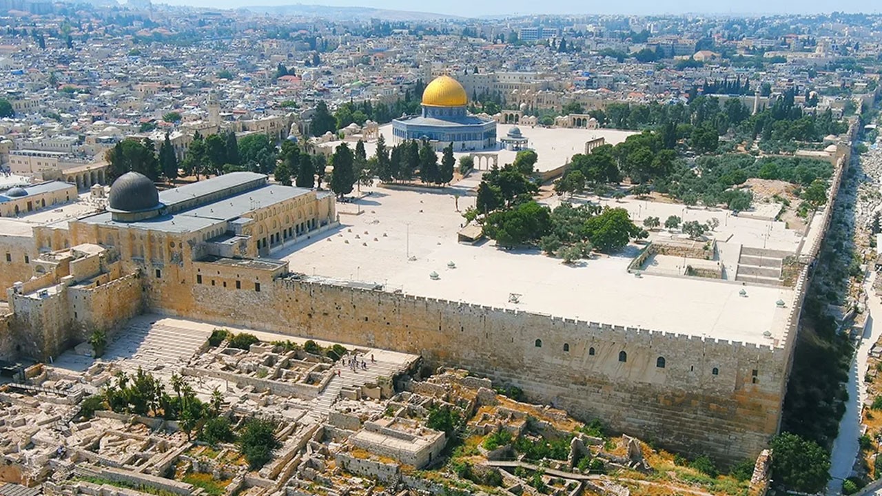 İşgalciler Mescid-i Aksa'yı örümcek ağı gibi sardı