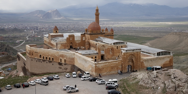 İshak Paşa Sarayı yeni yüzüyle ziyaretçilerini büyüleyecek