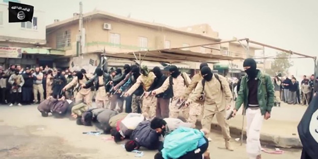 IŞİD 13 kişiyi böyle infaz etti!