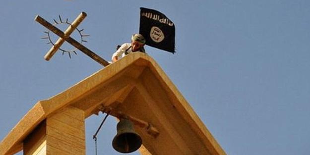 IŞİD kiliseye bayrak dikti