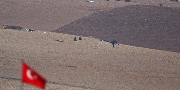 IŞİD Kobani'nin Zorava tepesine bayrak dikti