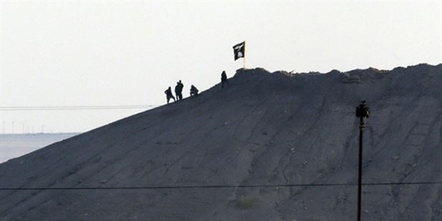 IŞİD Kobani'ye yeni bayraklar dikti