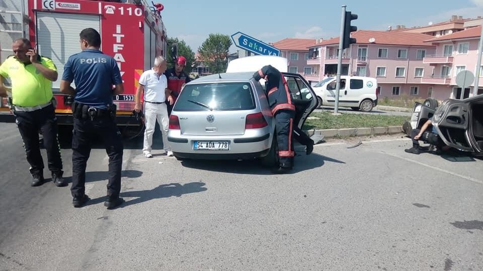 Işık ihlali kazayı beraberinde getirdi: 5 yaralı 