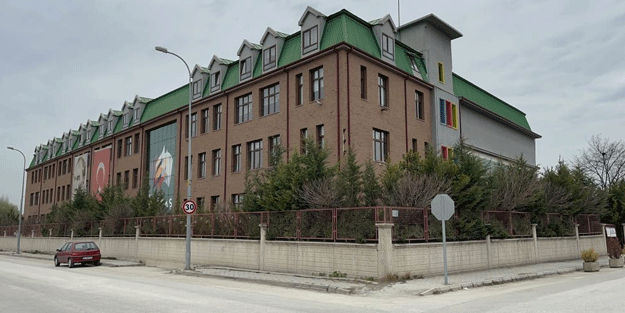 İşin içinde yine CHP var! Başörtüsü karşıtı müdür hakkında karar