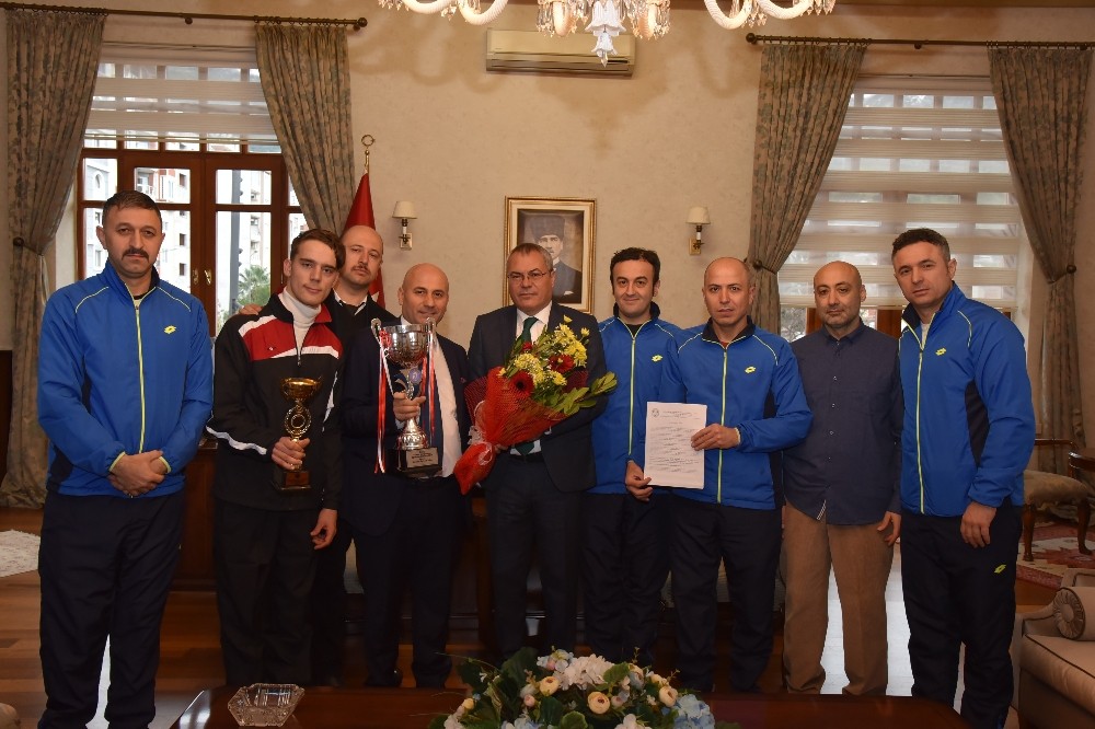 İşitme Engeli sporcular başarılarıyla göz doldurdu 