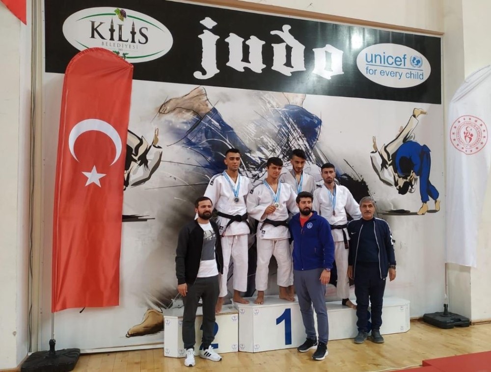 İşitme engelli judocular Türkiye üçüncüsü oldu 
