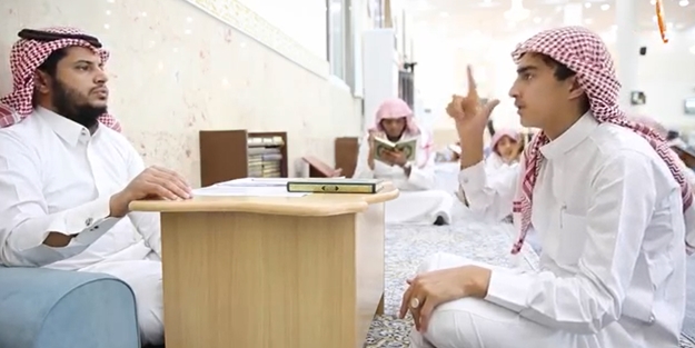 İşitme engelliler böyle Kur'an okuyor