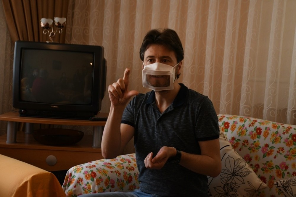 İşitme engellilere özel maske üretildi 
