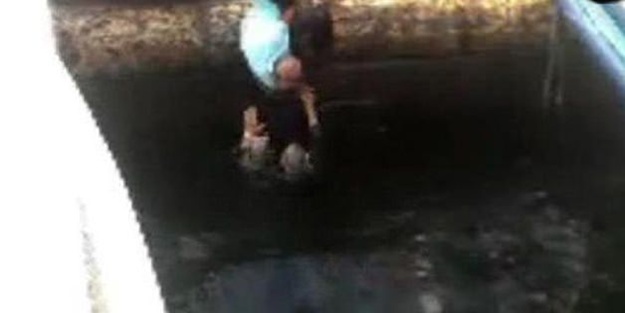 İskelede can pazarı: Kurtarırken o da denize düştü