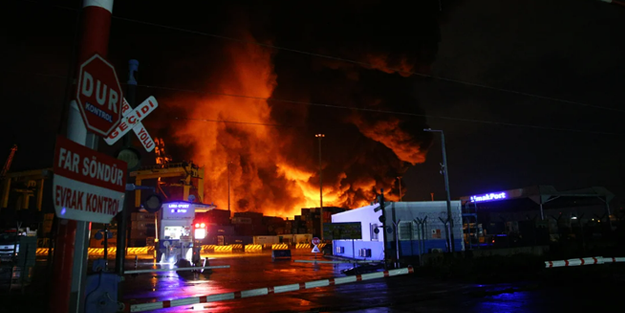 İskenderun Limanı'ndaki yangın sürüyor!