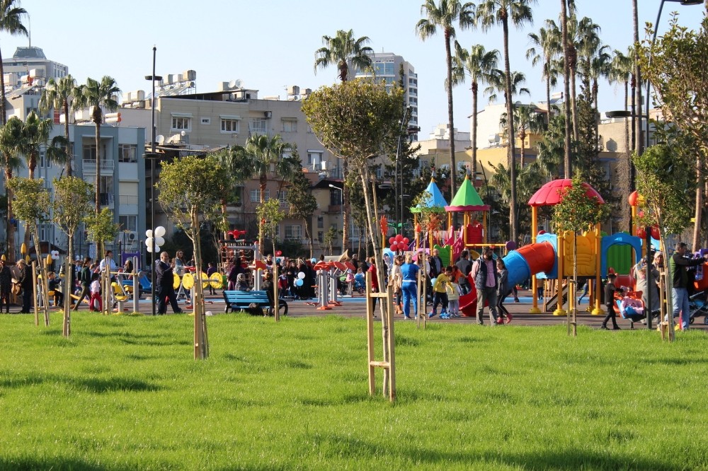 İskenderun Millet Parkı hizmete açıldı 