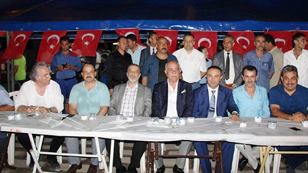 İskenderun’da demokrasi nöbeti başladı