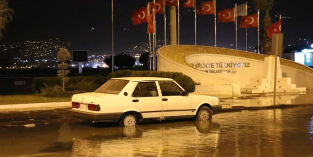 İskenderun’da deniz taştı
